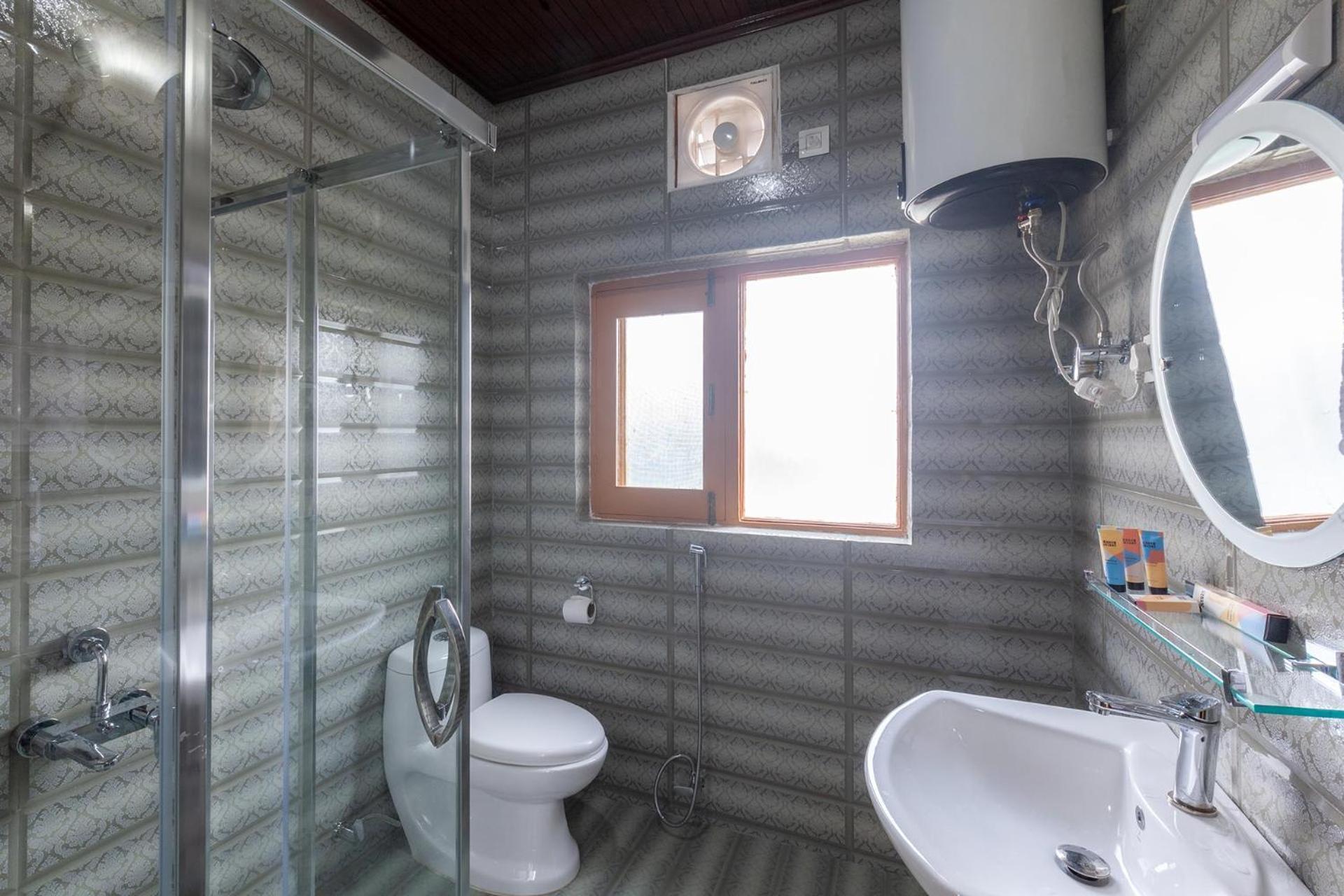 Stayvista At Pinewood Villa - Pet Friendly Villa With Lawn & Pool Table ศรีนาการ์ ภายนอก รูปภาพ
