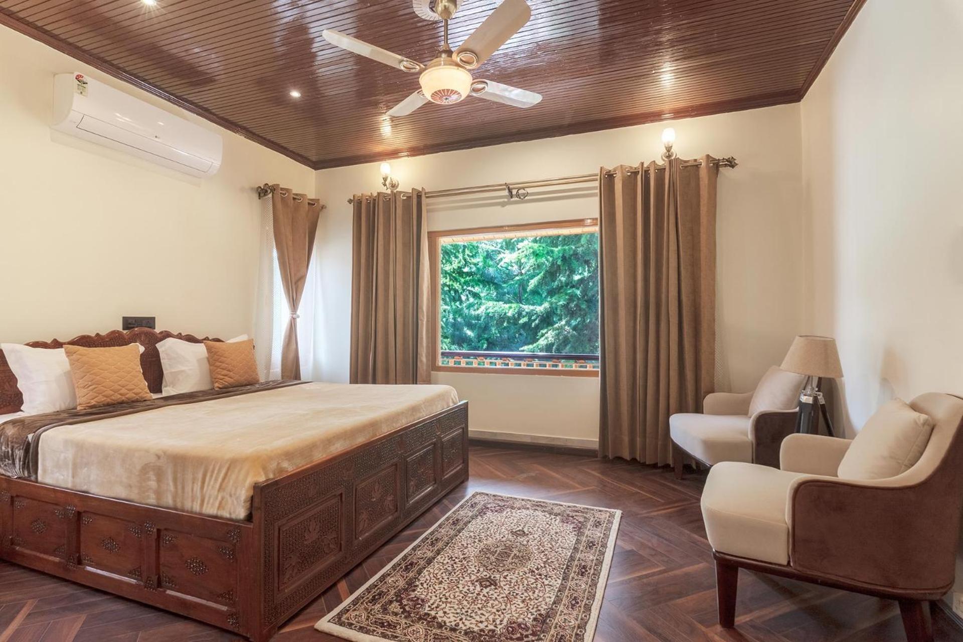 Stayvista At Pinewood Villa - Pet Friendly Villa With Lawn & Pool Table ศรีนาการ์ ภายนอก รูปภาพ