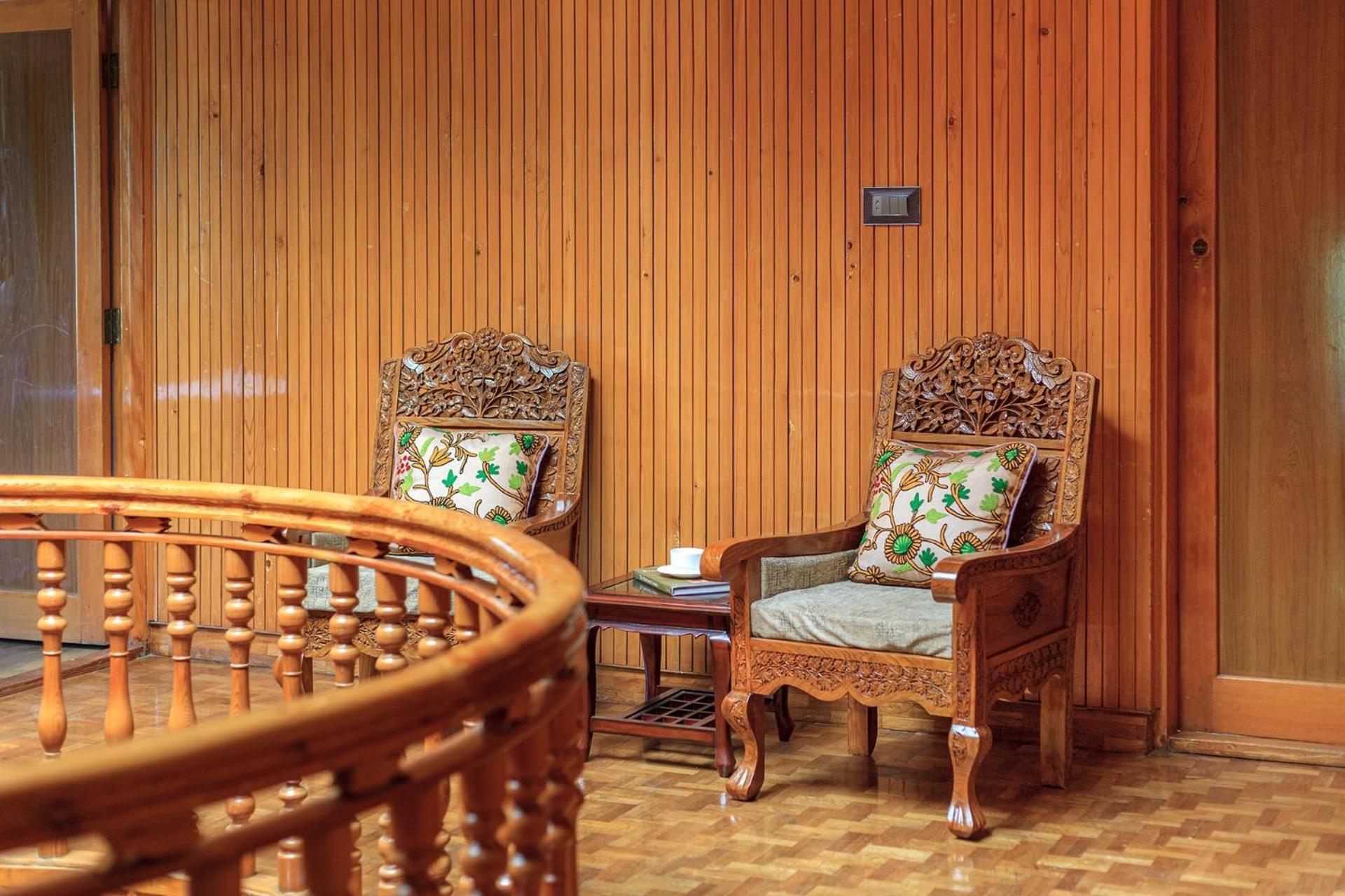Stayvista At Pinewood Villa - Pet Friendly Villa With Lawn & Pool Table ศรีนาการ์ ภายนอก รูปภาพ